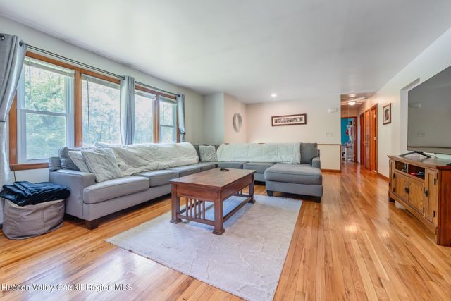 105 Alda Drive, Kingston, NY 12401