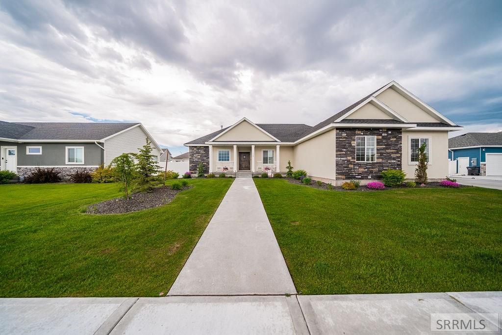 Image 3 of property listing at 728 Regency Lane, Idaho Falls, ID 83402