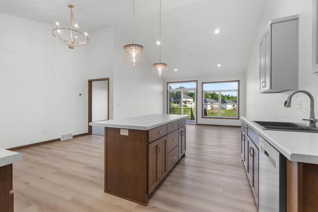 3375 SHAWANO AVENUE, Green Bay, WI 54313