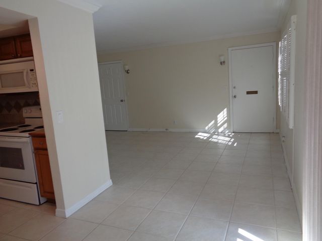312 SOUTHWIND Drive 104, North Palm Beach, FL 33408