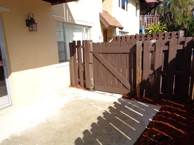 312 SOUTHWIND Drive 104, North Palm Beach, FL 33408
