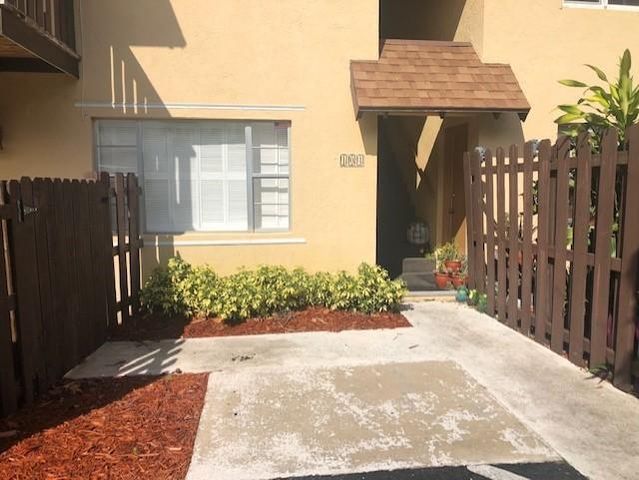 312 SOUTHWIND Drive 104, North Palm Beach, FL 33408