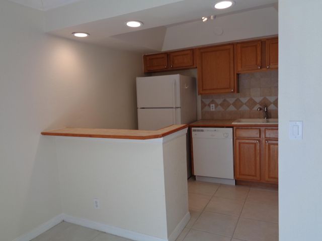 312 SOUTHWIND Drive 104, North Palm Beach, FL 33408