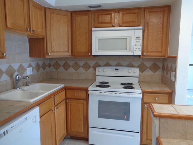 312 SOUTHWIND Drive 104, North Palm Beach, FL 33408