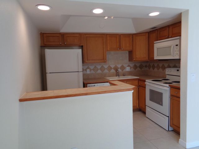 312 SOUTHWIND Drive 104, North Palm Beach, FL 33408