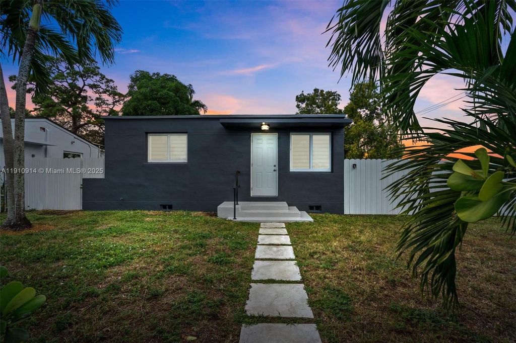 816 Codadad St, Opa-locka, FL 33054