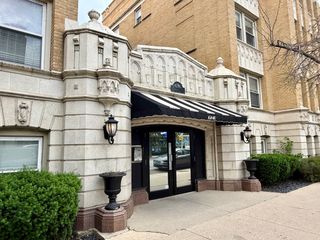 4240 N Clarendon Avenue 404N, Chicago, IL 60613