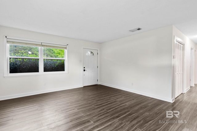 1062 N Magnolia Street, Loxley, AL 36551
