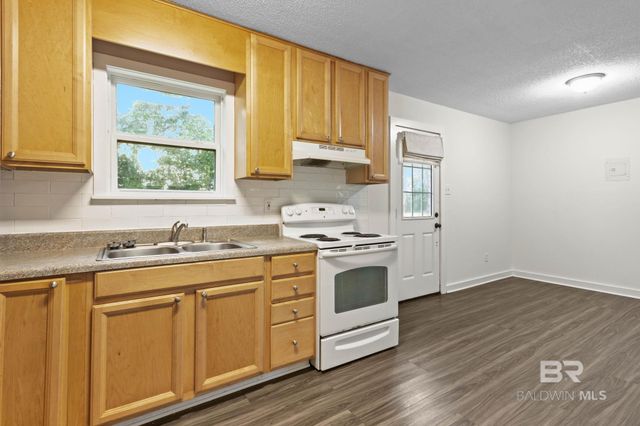1062 N Magnolia Street, Loxley, AL 36551
