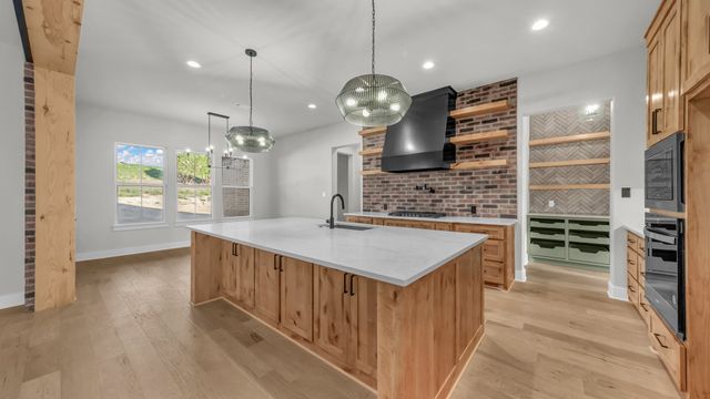 2101 Eagles Ridge Drive, Weatherford, TX 76087
