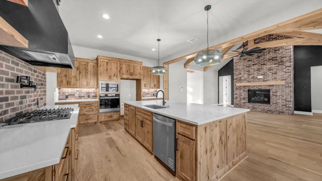 2101 Eagles Ridge Drive, Weatherford, TX 76087