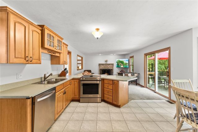 4 Crestwood Drive, Blackstone, MA 01504