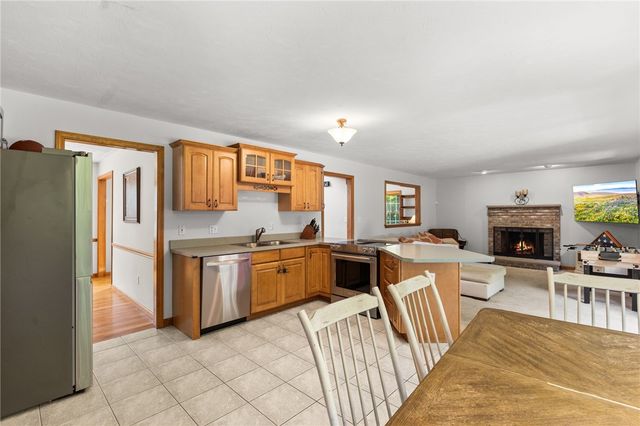 4 Crestwood Drive, Blackstone, MA 01504
