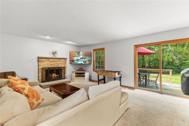 4 Crestwood Drive, Blackstone, MA 01504