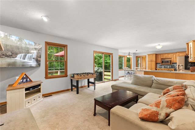 4 Crestwood Drive, Blackstone, MA 01504