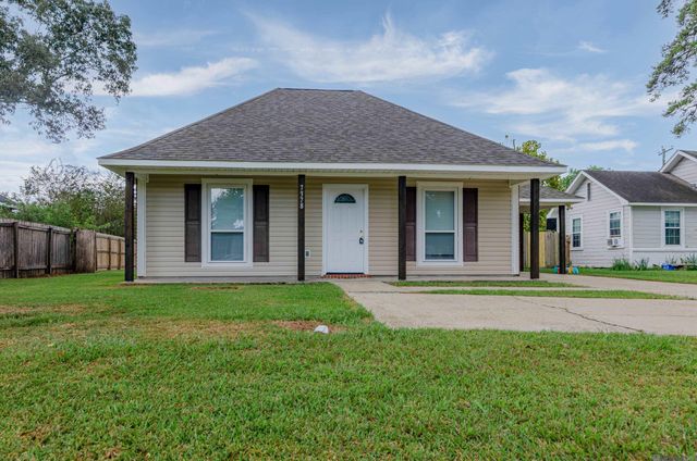 7378 Robinson Dr, Denham Springs, LA 70706