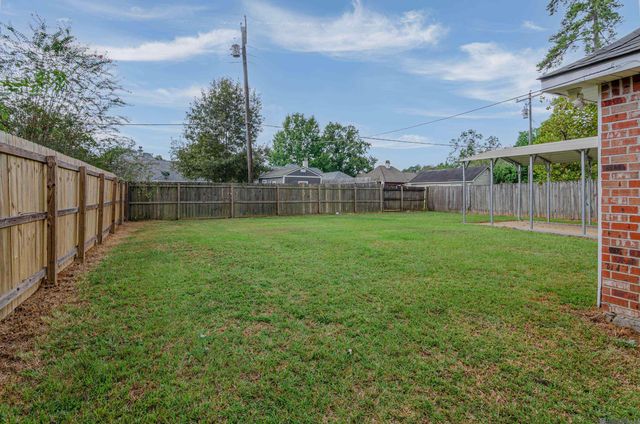 7378 Robinson Dr, Denham Springs, LA 70706