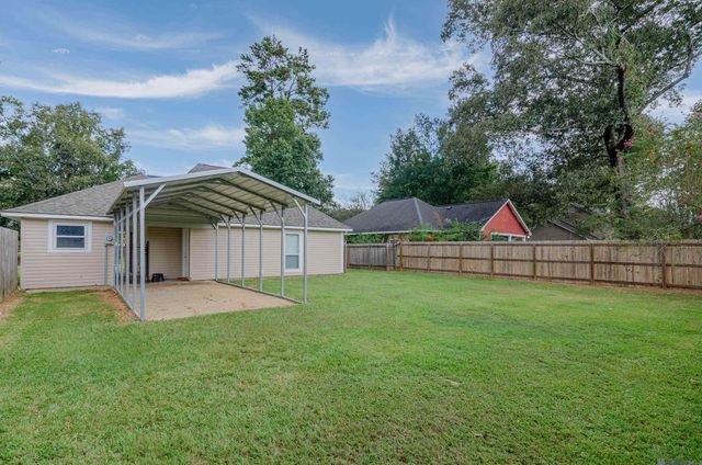 7378 Robinson Dr, Denham Springs, LA 70706