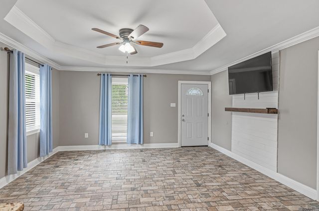 7378 Robinson Dr, Denham Springs, LA 70706