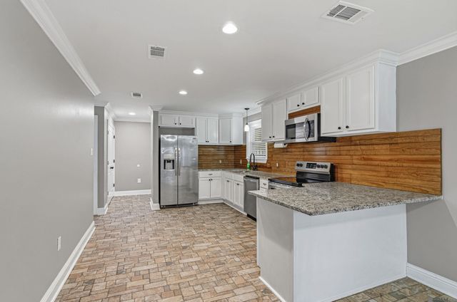 7378 Robinson Dr, Denham Springs, LA 70706