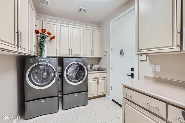 41717 N MOSS SPRINGS Court, Anthem, AZ 85086