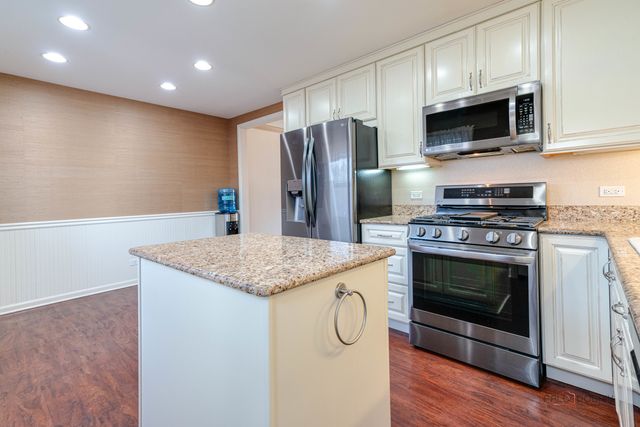 24731 W Orchard Place, Round Lake Heights, IL 60073