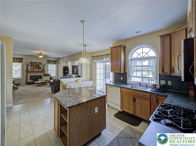 4217 Shadowstone Drive, Forks Twp, PA 18040