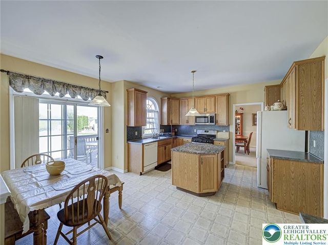 4217 Shadowstone Drive, Forks Twp, PA 18040