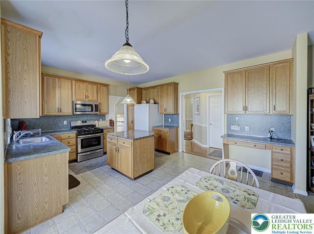 4217 Shadowstone Drive, Forks Twp, PA 18040