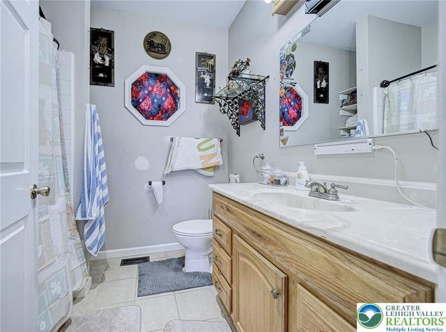 4217 Shadowstone Drive, Forks Twp, PA 18040