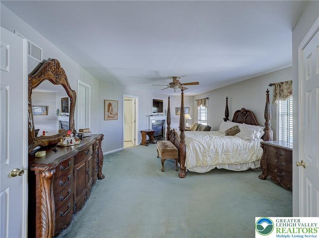 4217 Shadowstone Drive, Forks Twp, PA 18040