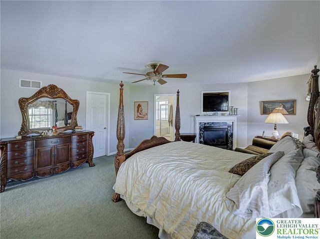 4217 Shadowstone Drive, Forks Twp, PA 18040
