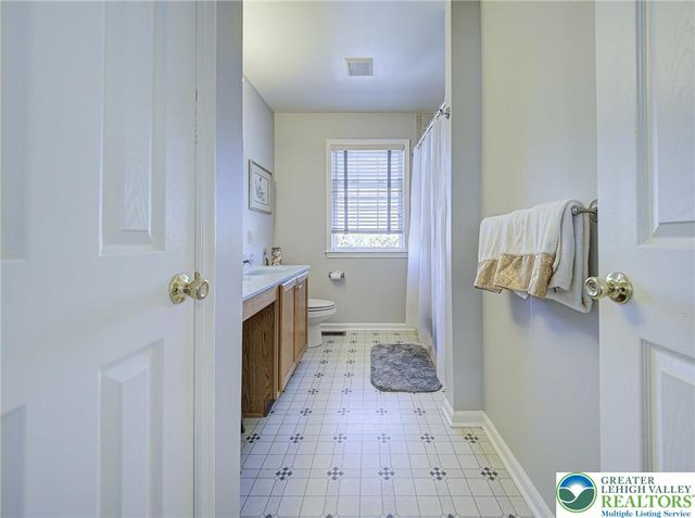 4217 Shadowstone Drive, Forks Twp, PA 18040