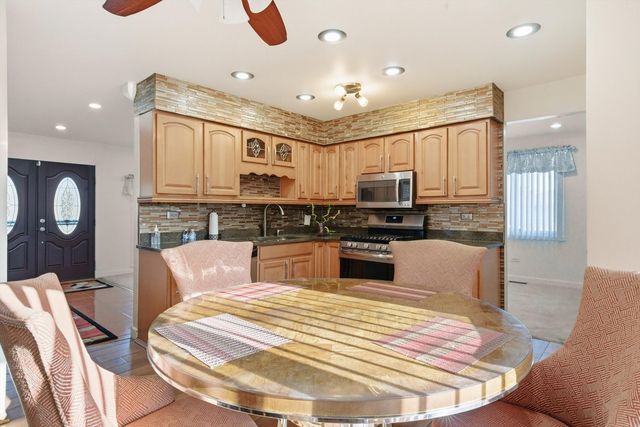 1200 Jacqueline Drive, Crete, IL 60417