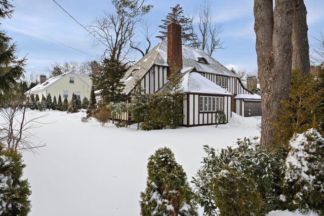 2 Wynmor Road, Scarsdale, NY 10583