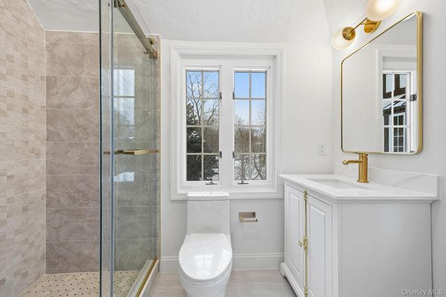 2 Wynmor Road, Scarsdale, NY 10583