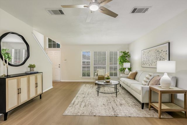 903 Creekmont DR, Round Rock, TX 78681