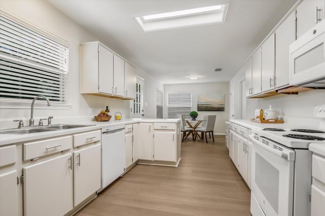 903 Creekmont DR, Round Rock, TX 78681