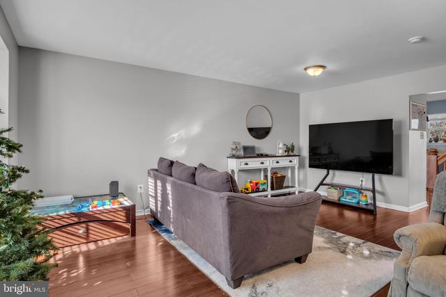 250 COUNTRY RIDGE DR, Red Lion, PA 17356