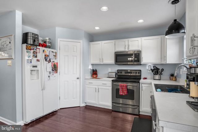 250 COUNTRY RIDGE DR, Red Lion, PA 17356