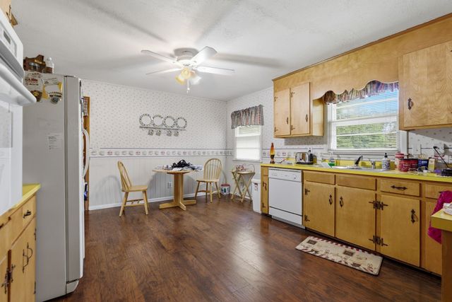 194 Hickory Dr, Manchester, TN 37355