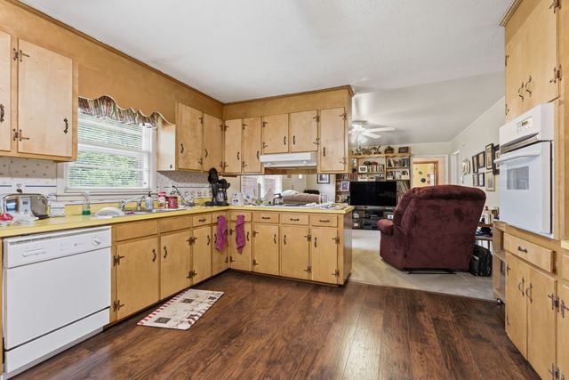 194 Hickory Dr, Manchester, TN 37355
