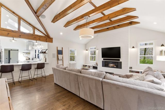 19 Erick Court, Cold Spring Harbor, NY 11724