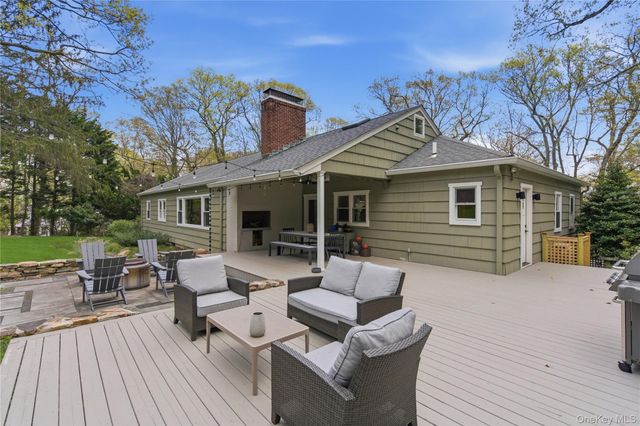 19 Erick Court, Cold Spring Harbor, NY 11724