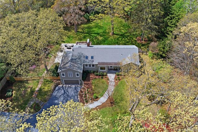 19 Erick Court, Cold Spring Harbor, NY 11724