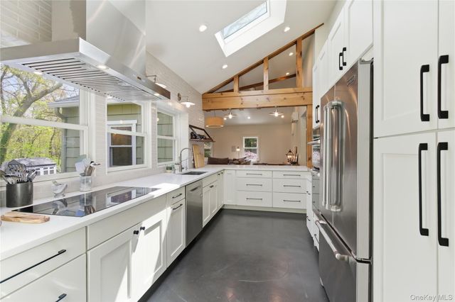 19 Erick Court, Cold Spring Harbor, NY 11724