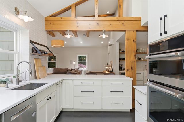 19 Erick Court, Cold Spring Harbor, NY 11724