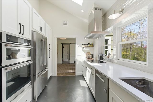 19 Erick Court, Cold Spring Harbor, NY 11724