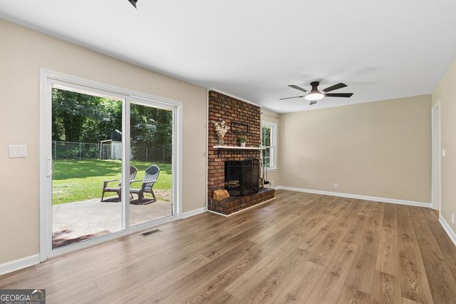 536 Rimrock Trail, Stone Mountain, GA 30083