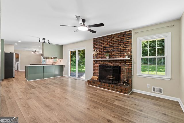 536 Rimrock Trail, Stone Mountain, GA 30083